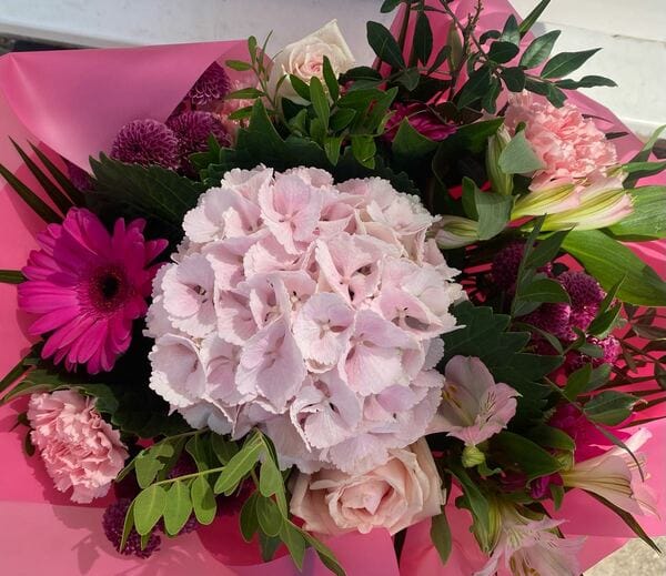 Hearts and Flowers Cafe & Florists photo 4