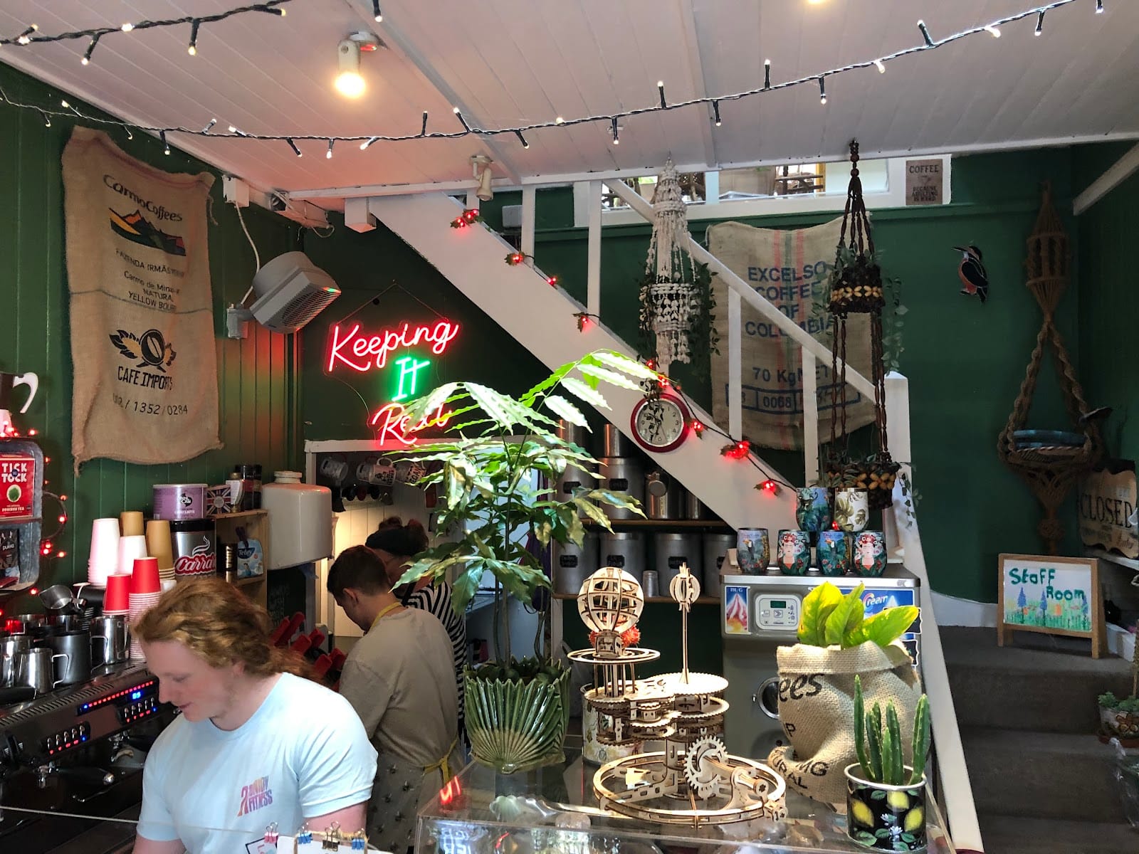 Loganberry Coffee & Cakes