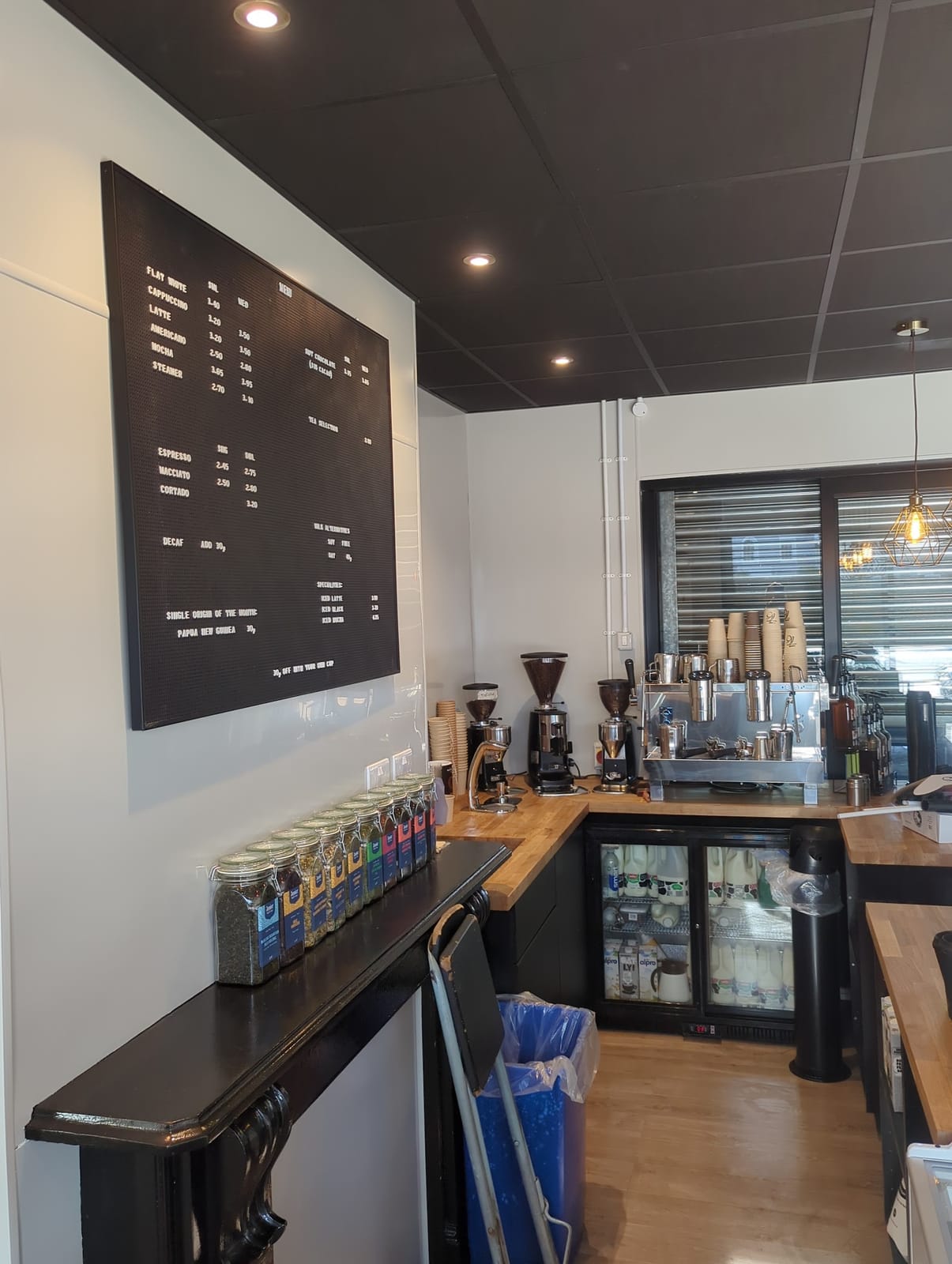 Chain 76 Cafe
