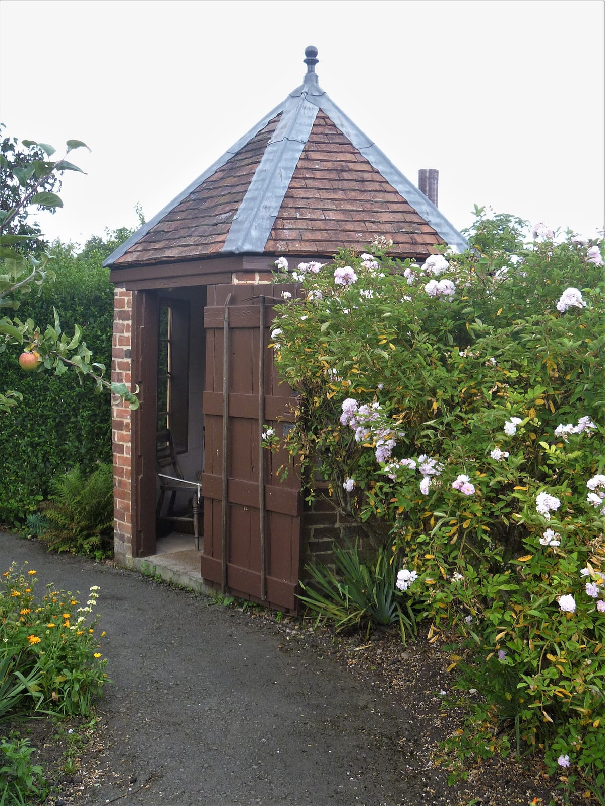 Hill Close Gardens photo 2