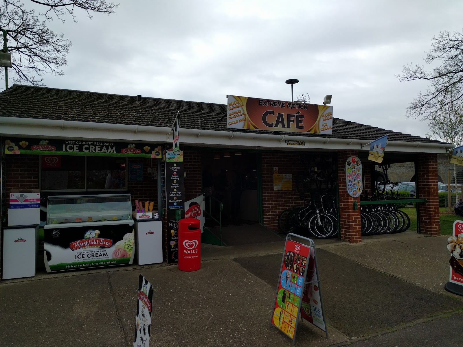 Extreme Motion Cafe end Mini Golf