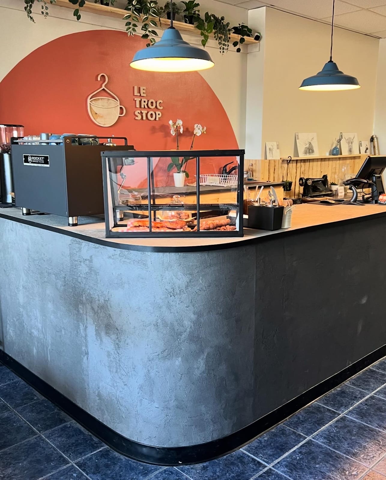 Le Troc Stop / Café-Friperie