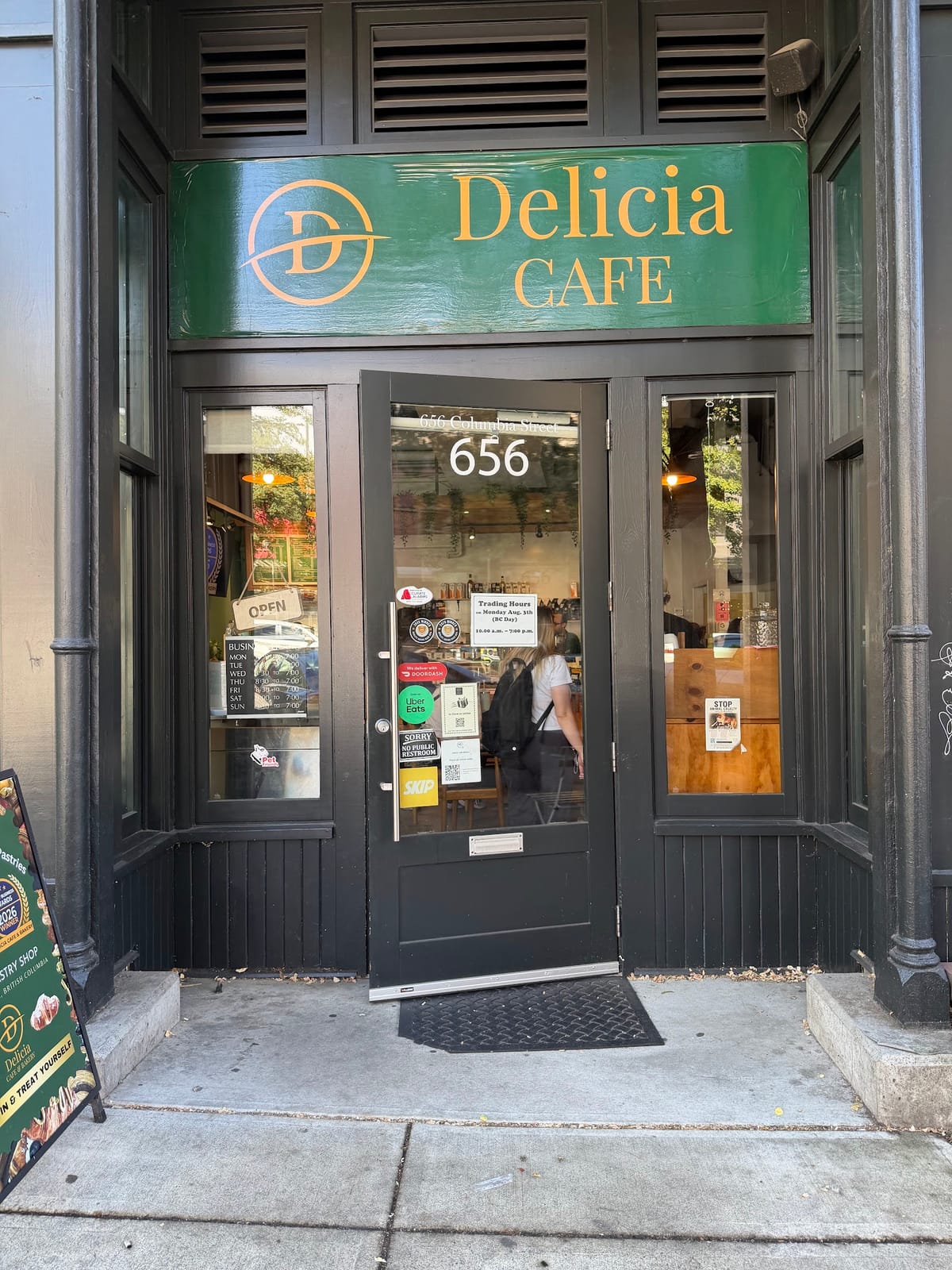 Delicia Cafe & Bakery