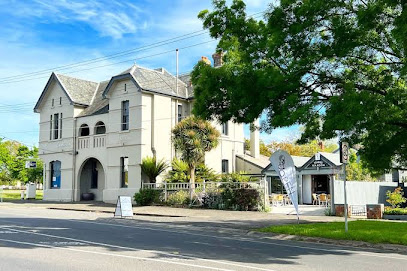 One bedroom apartment in a heritage boutique hotel, free cafe made coffee daily