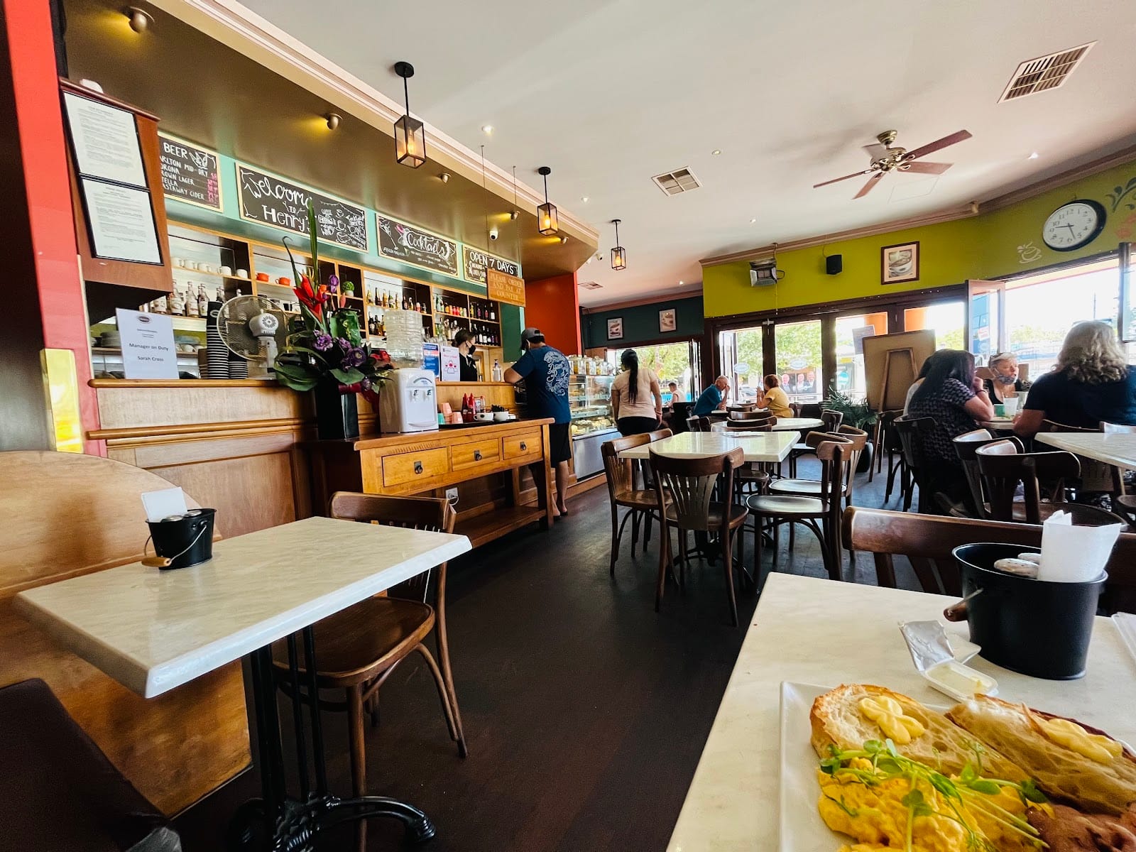 Henrys Cafe Brasserie