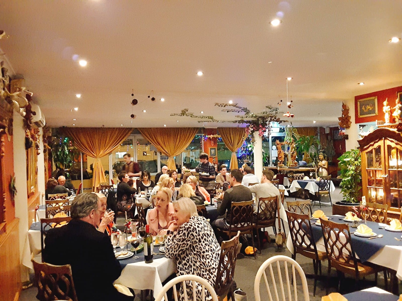 Saran Thai Restaurant & Wildrose Cafe