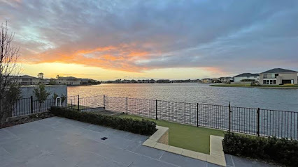 Luxury Waterfront Villa BBQ Cafe WiFi Great Views 5BRM - Five-Bedroom House