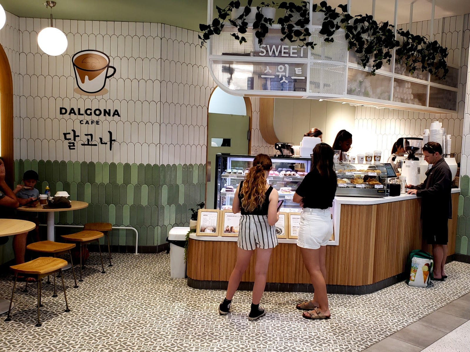 Dalgona Cafe
