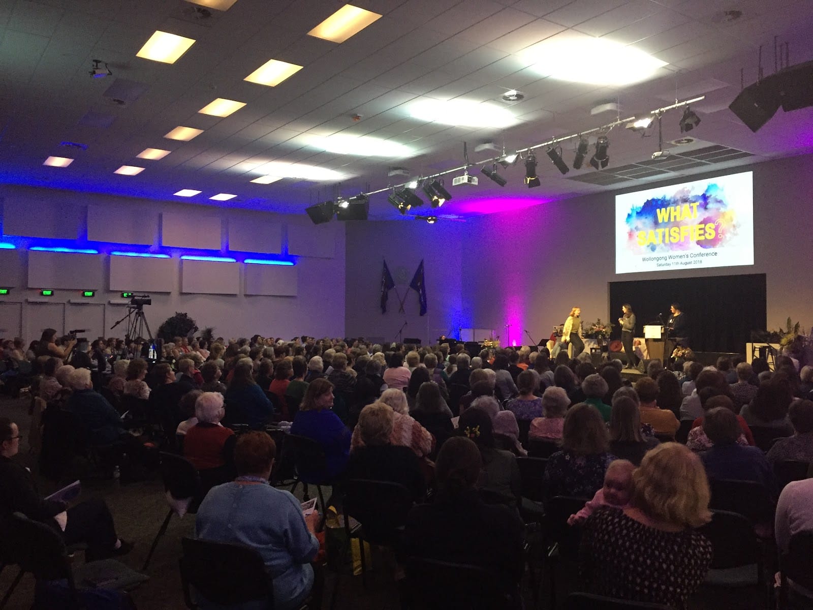 Cafe Essay & Conference
