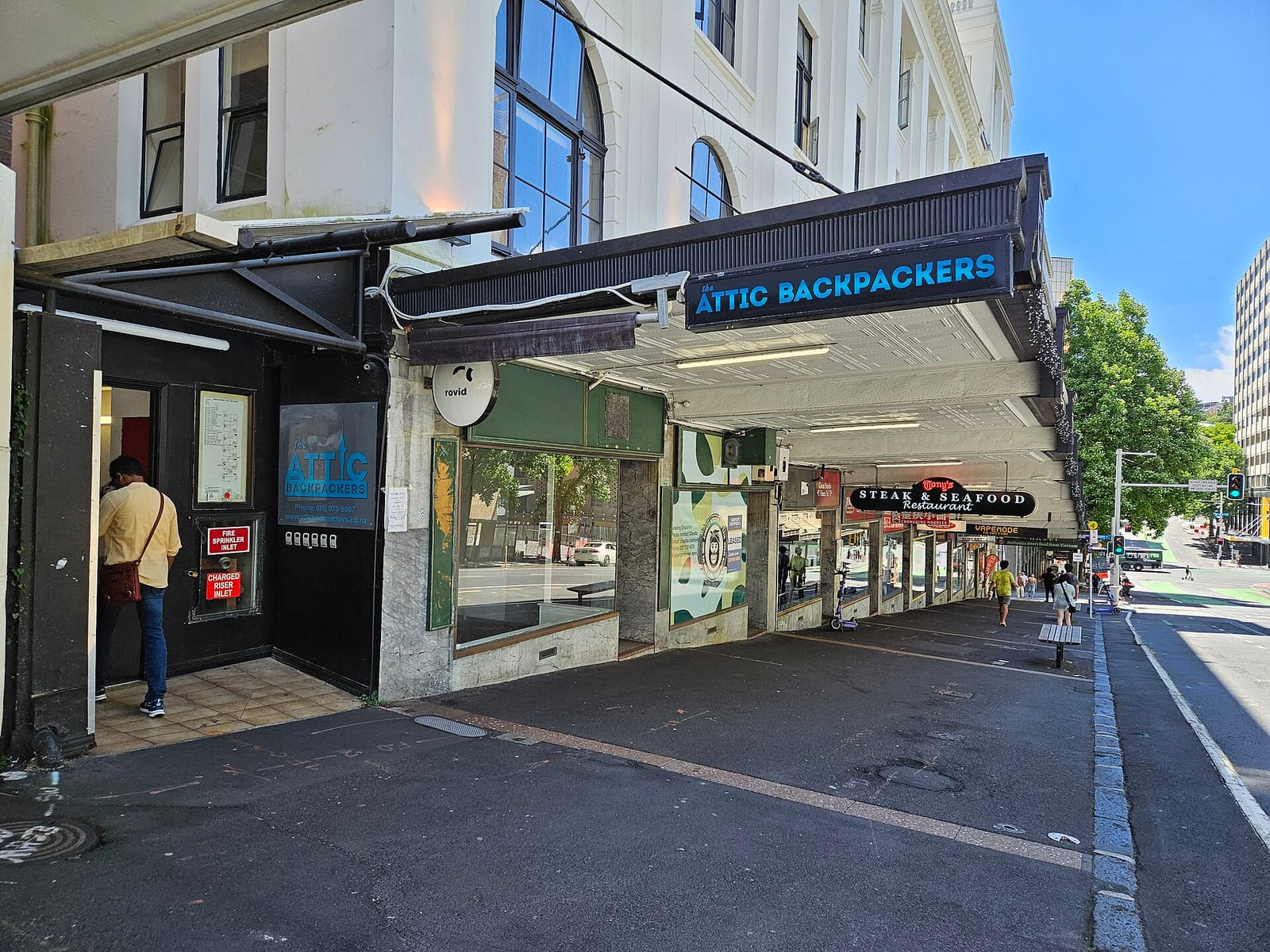 Kueen Cafe (Wellesley Street West） photo 5