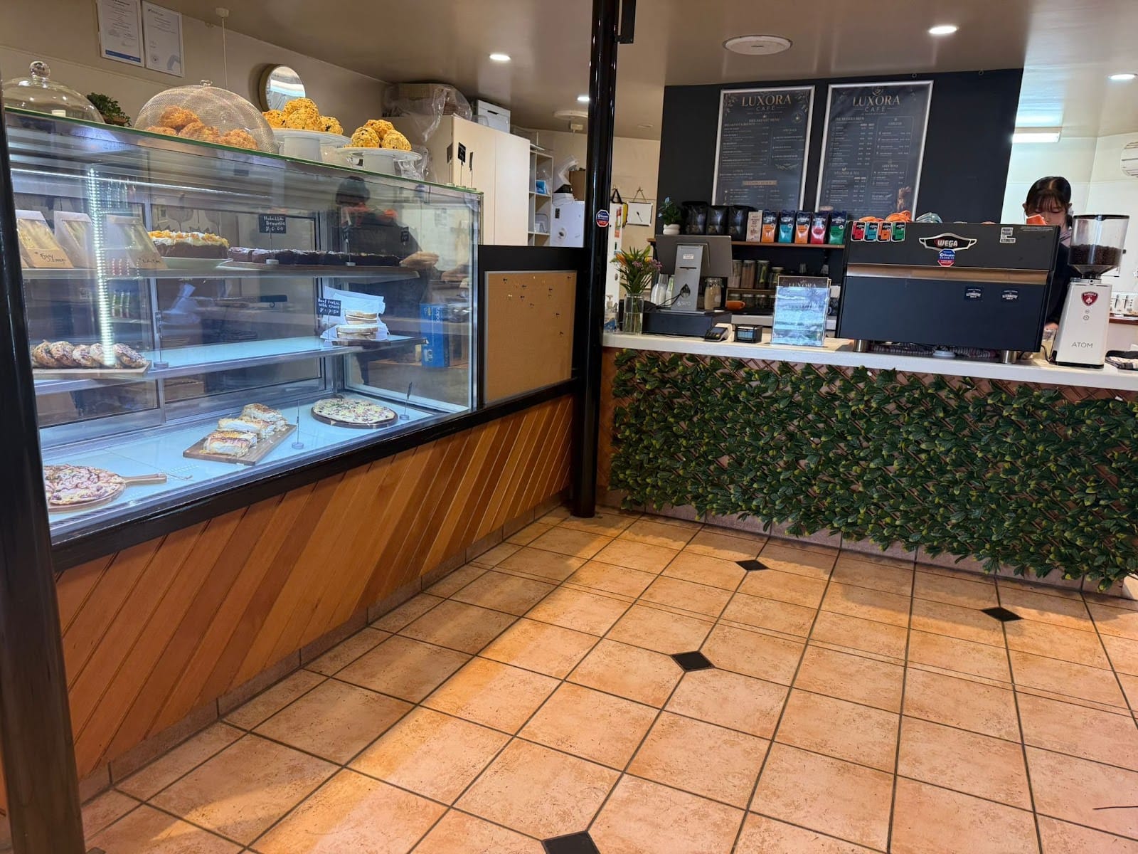 Luxora cafe