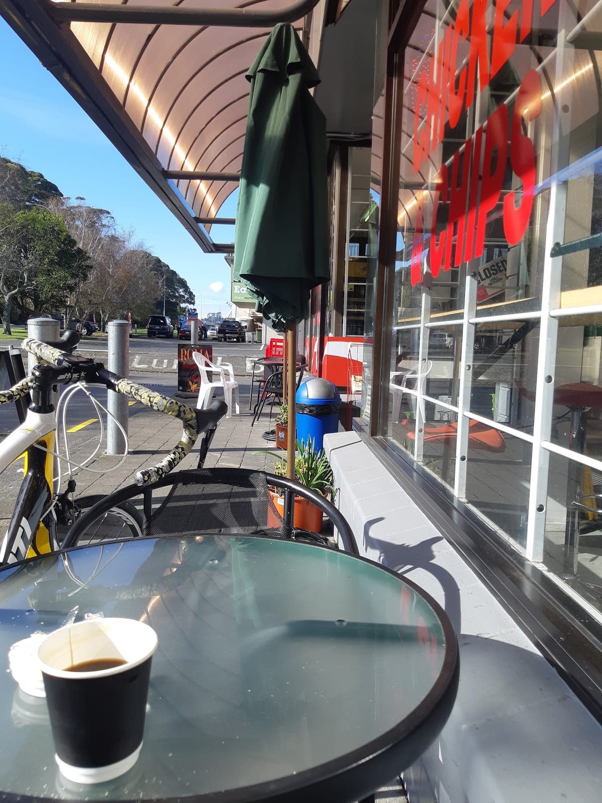 Fresh spring cafe’ lunch bar