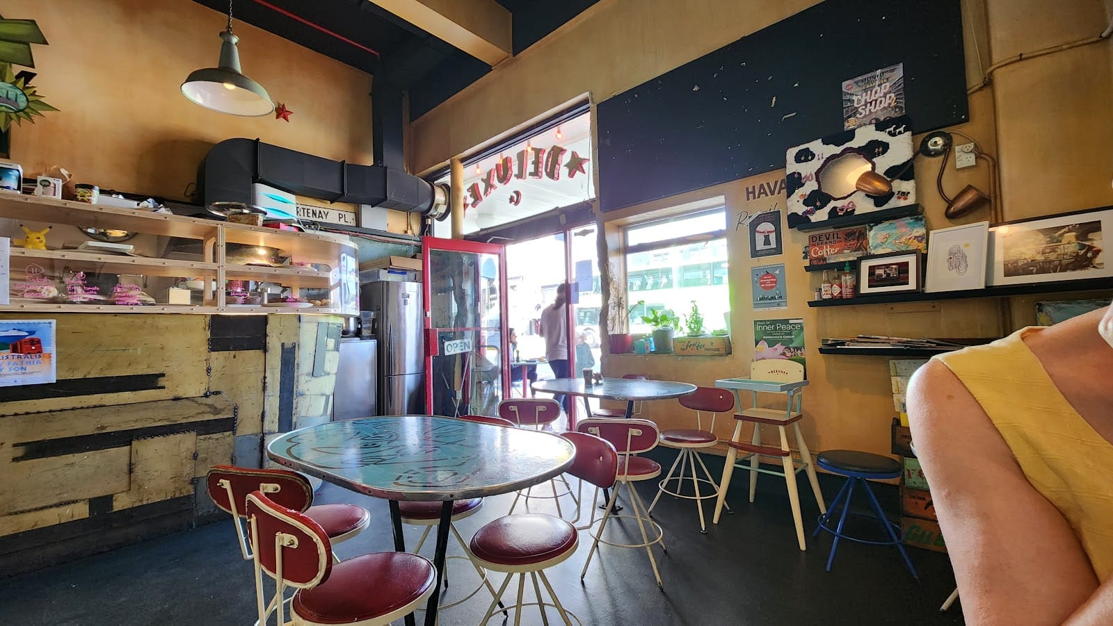 Deluxe Cafe