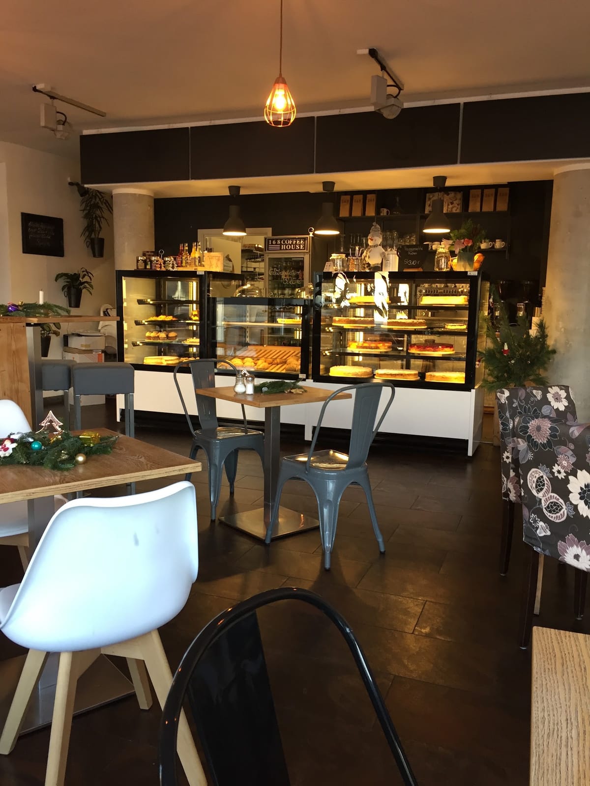 Coffee House 168 / Applecrumble & Fudge