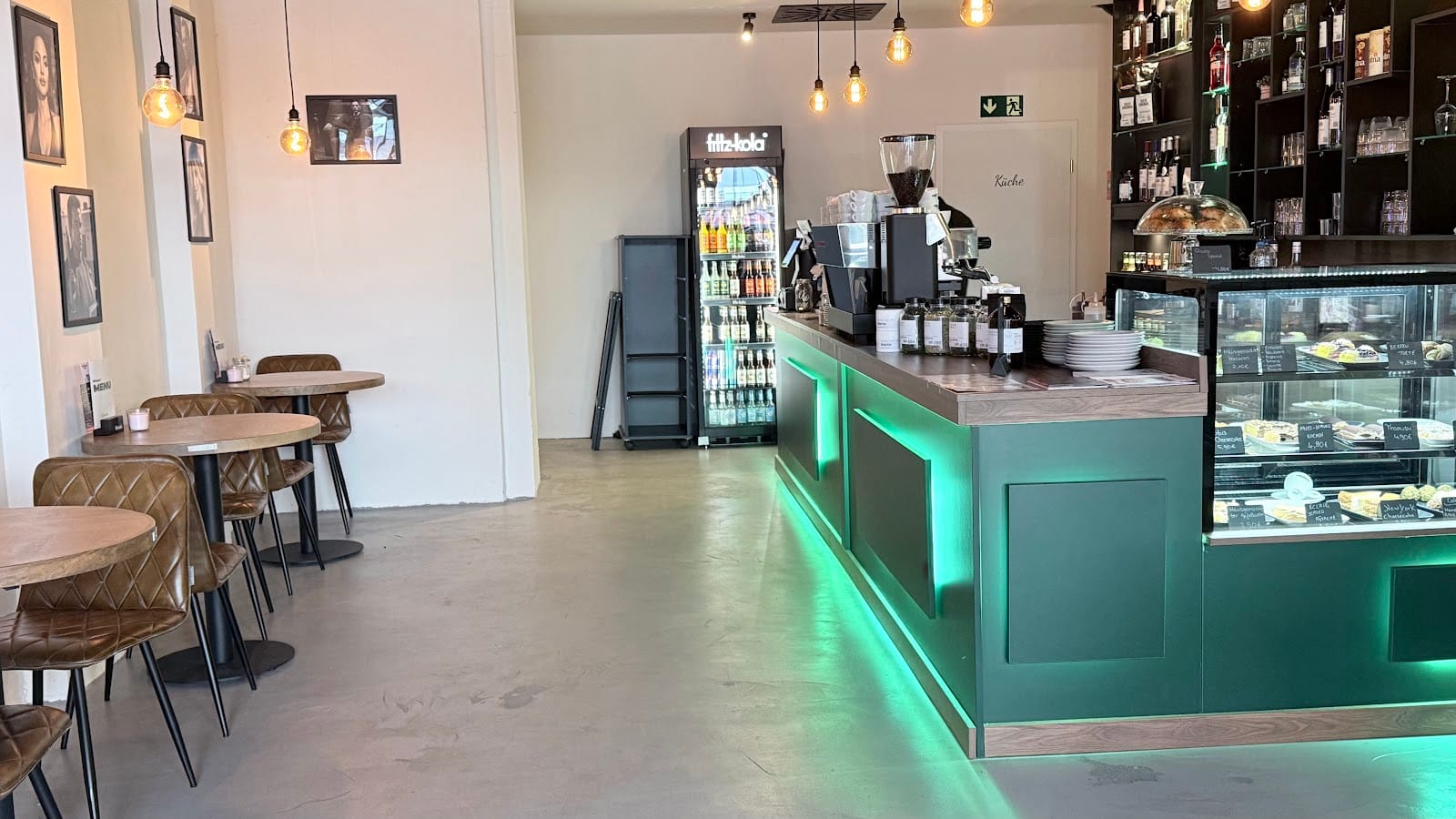 Qusins Cafe
