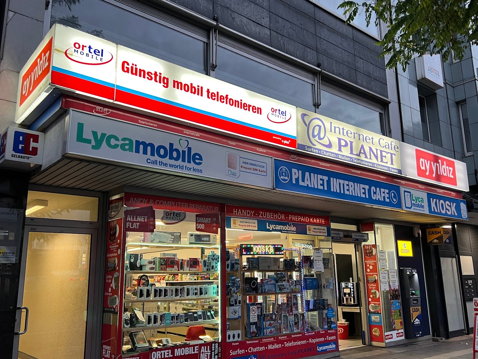 Planet Internet Cafe / Kiosk / Trinkhalle