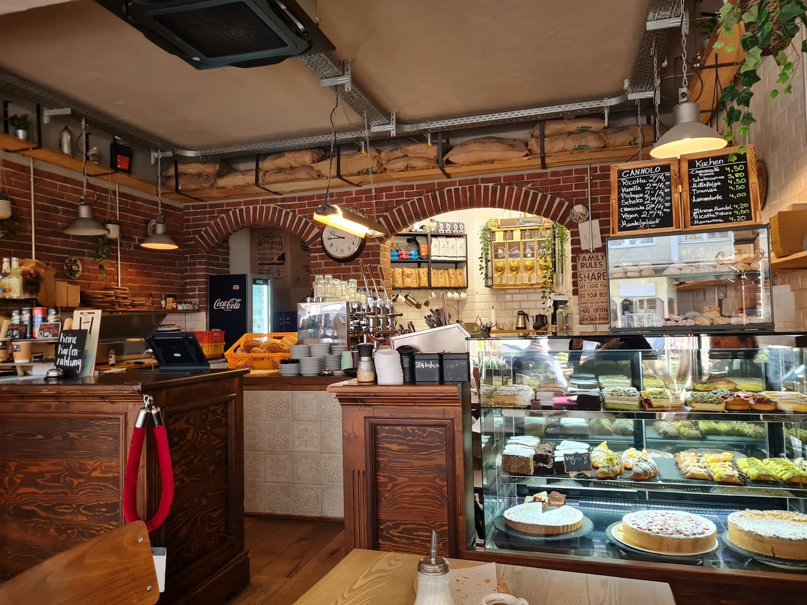 Caffè grande - Sizilianische Spezialitäten und Cafe in Düsseldorf
