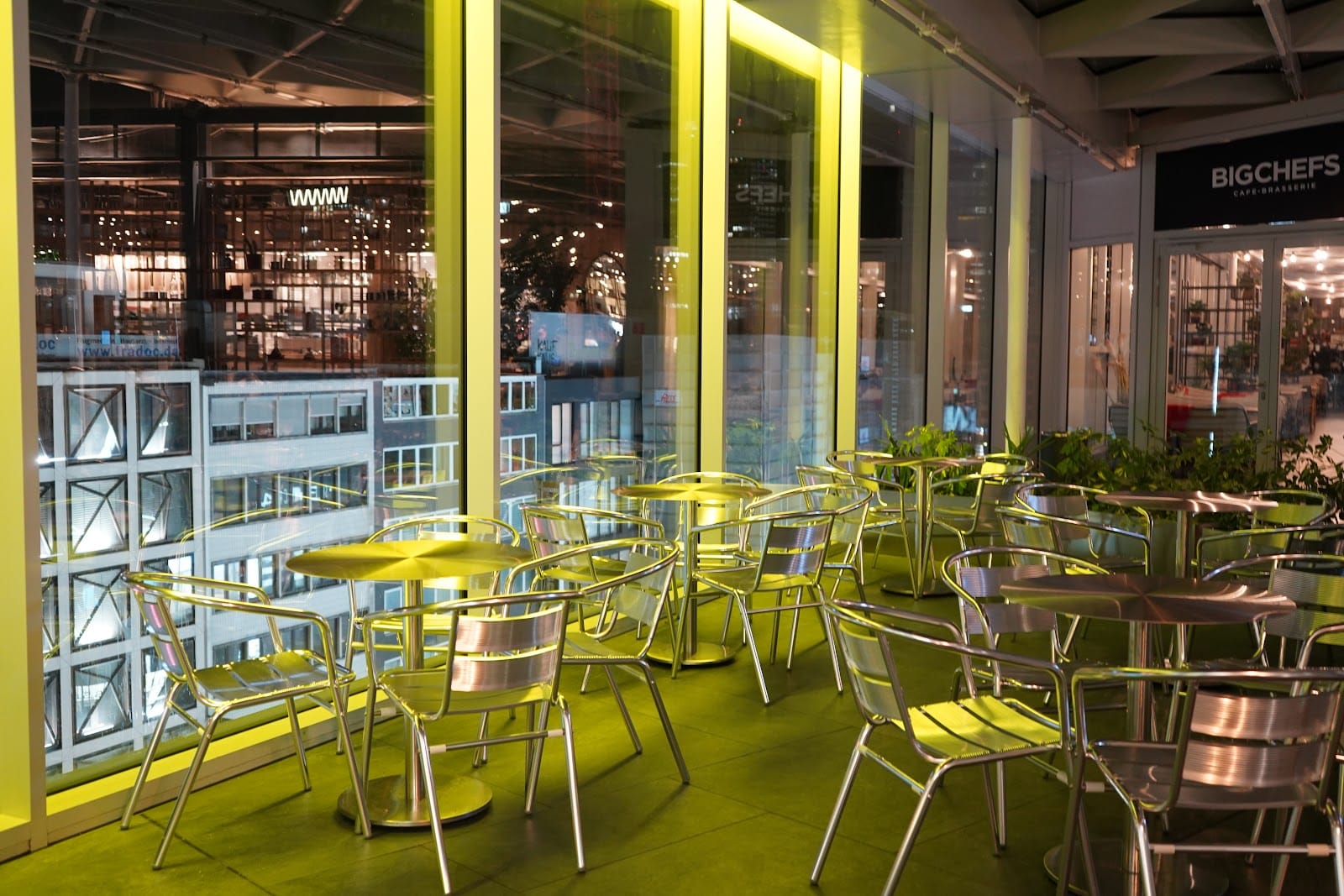 URA-HARA Ramen Cafe