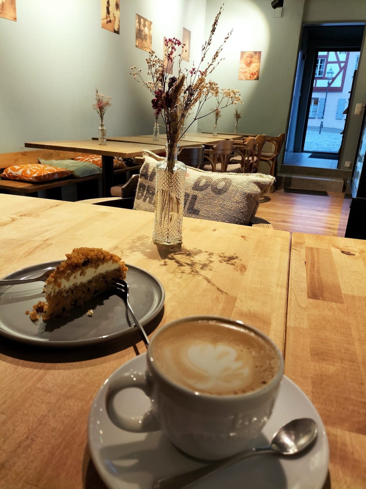 Güri's Coffee & Wine Bar