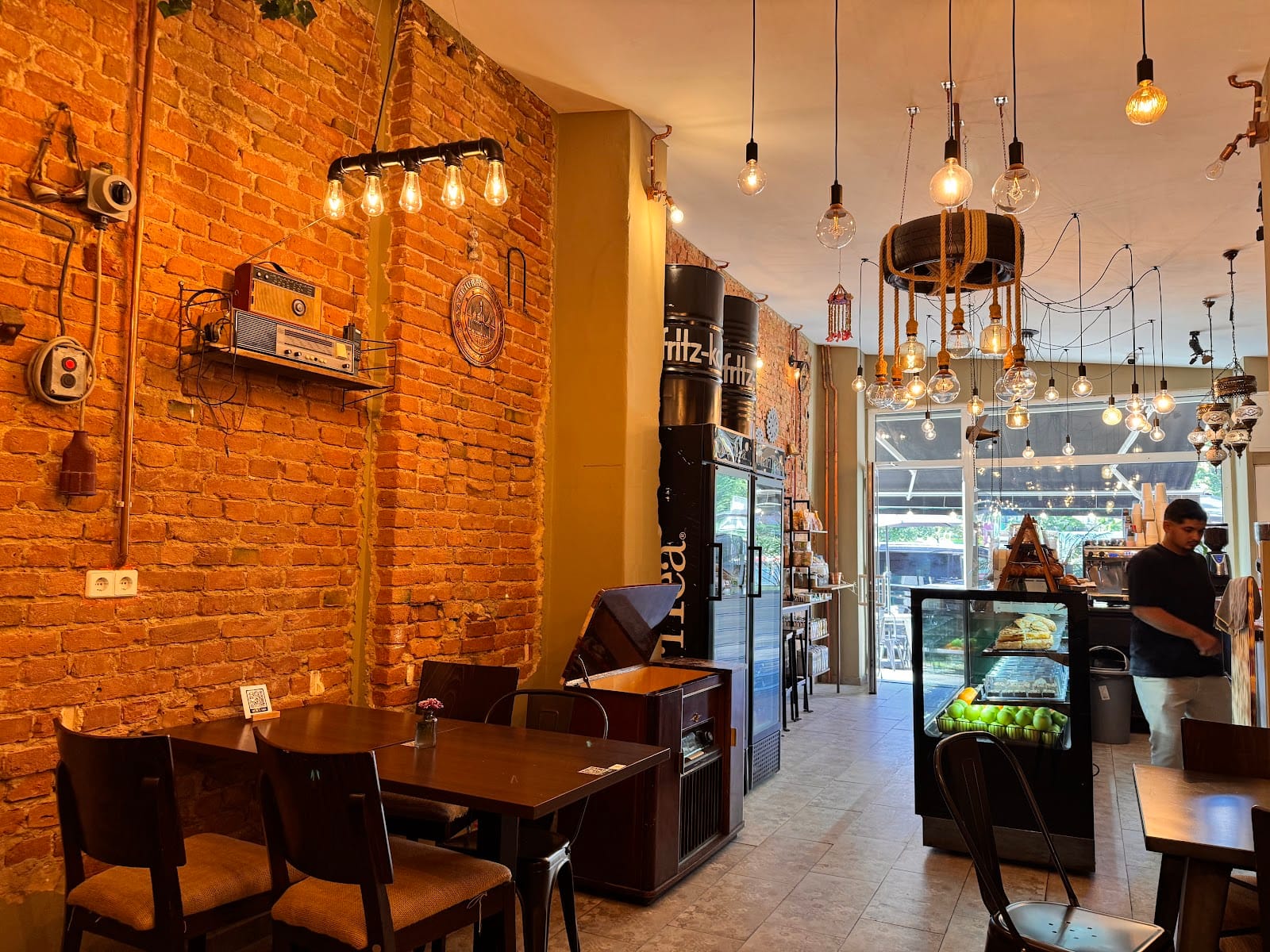 Kado Coffee & Breakfast