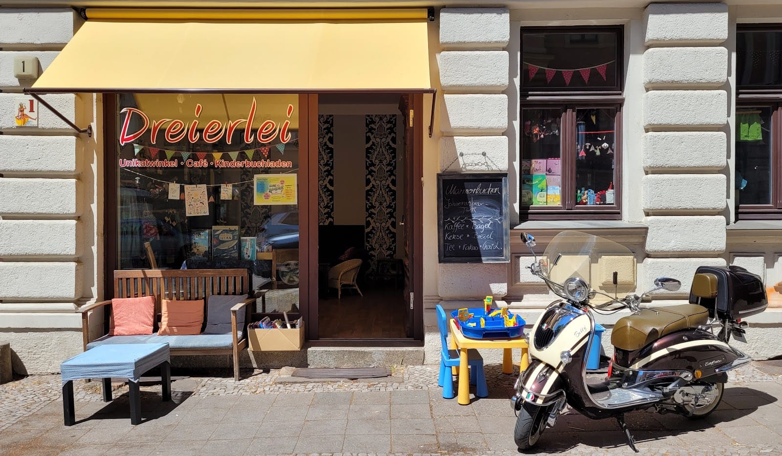 Dreierlei Halle - Kinderbekleidung - Cafè - Kinderbuchladen