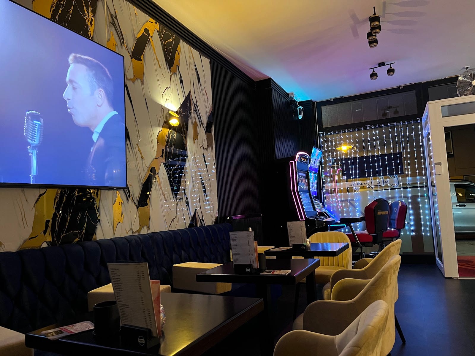 RK Cafe & Lounge