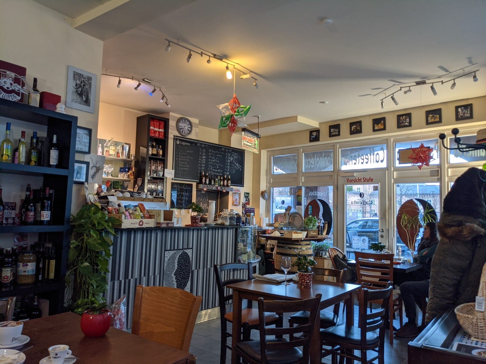 Caffè d’Amici – Italienische Bar · Panini · Croissants · Gelato · Feinkost