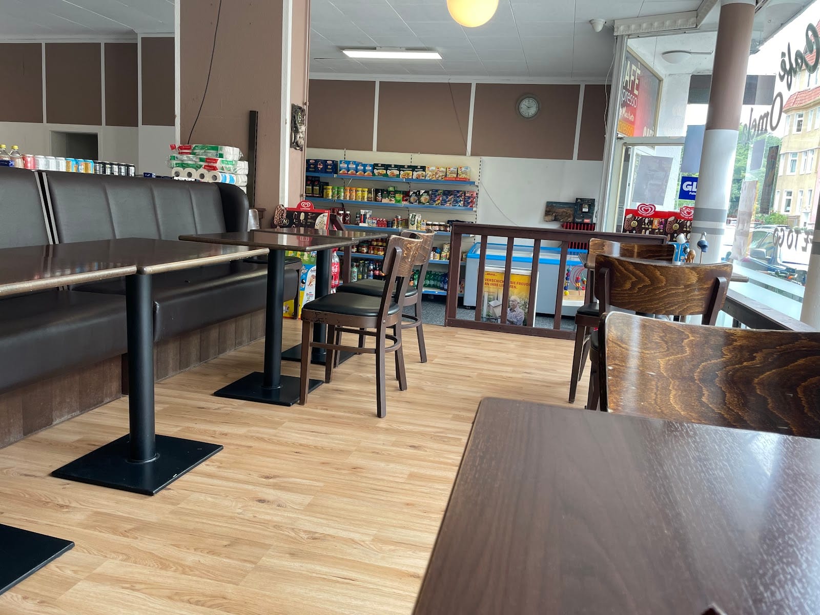 Omela Cafe+Kiosk