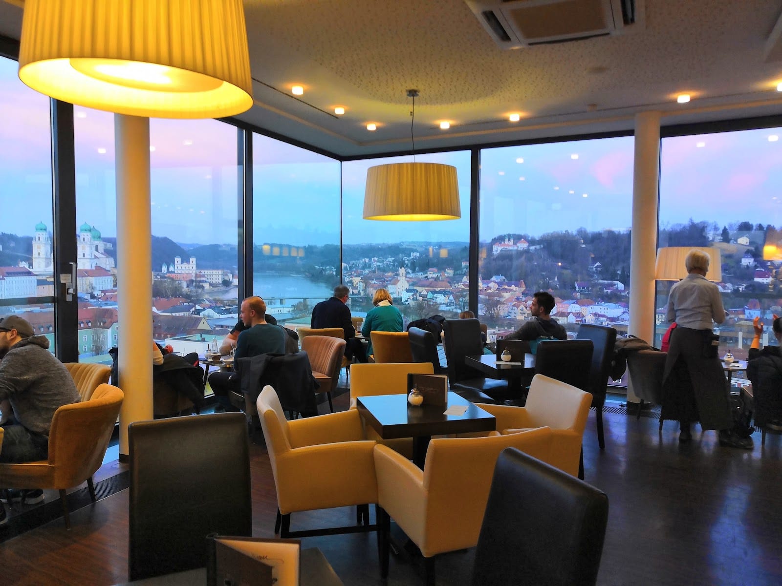 Cafe Lounge Diwan