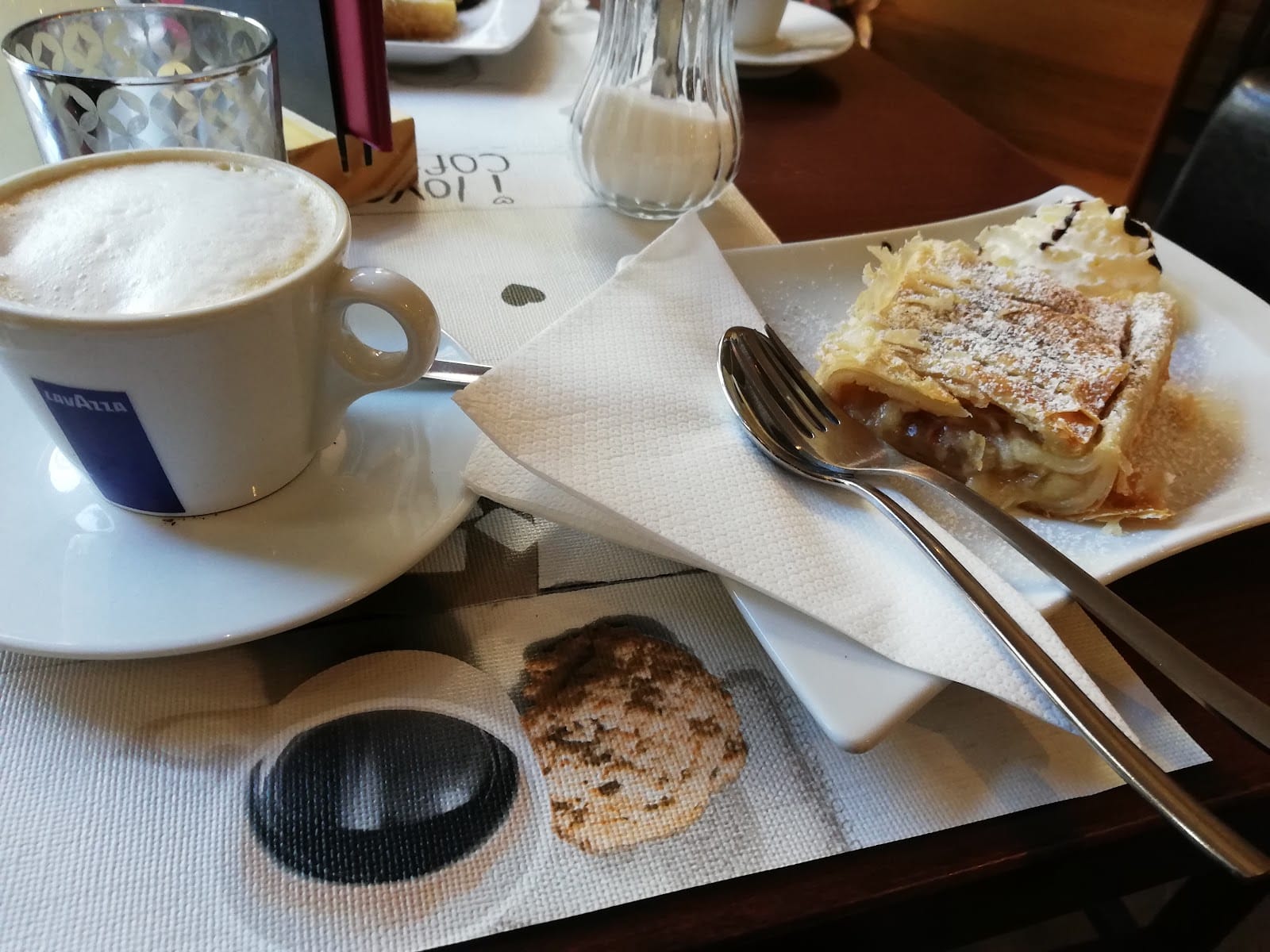 Cafe Fiona - Vio’s Club