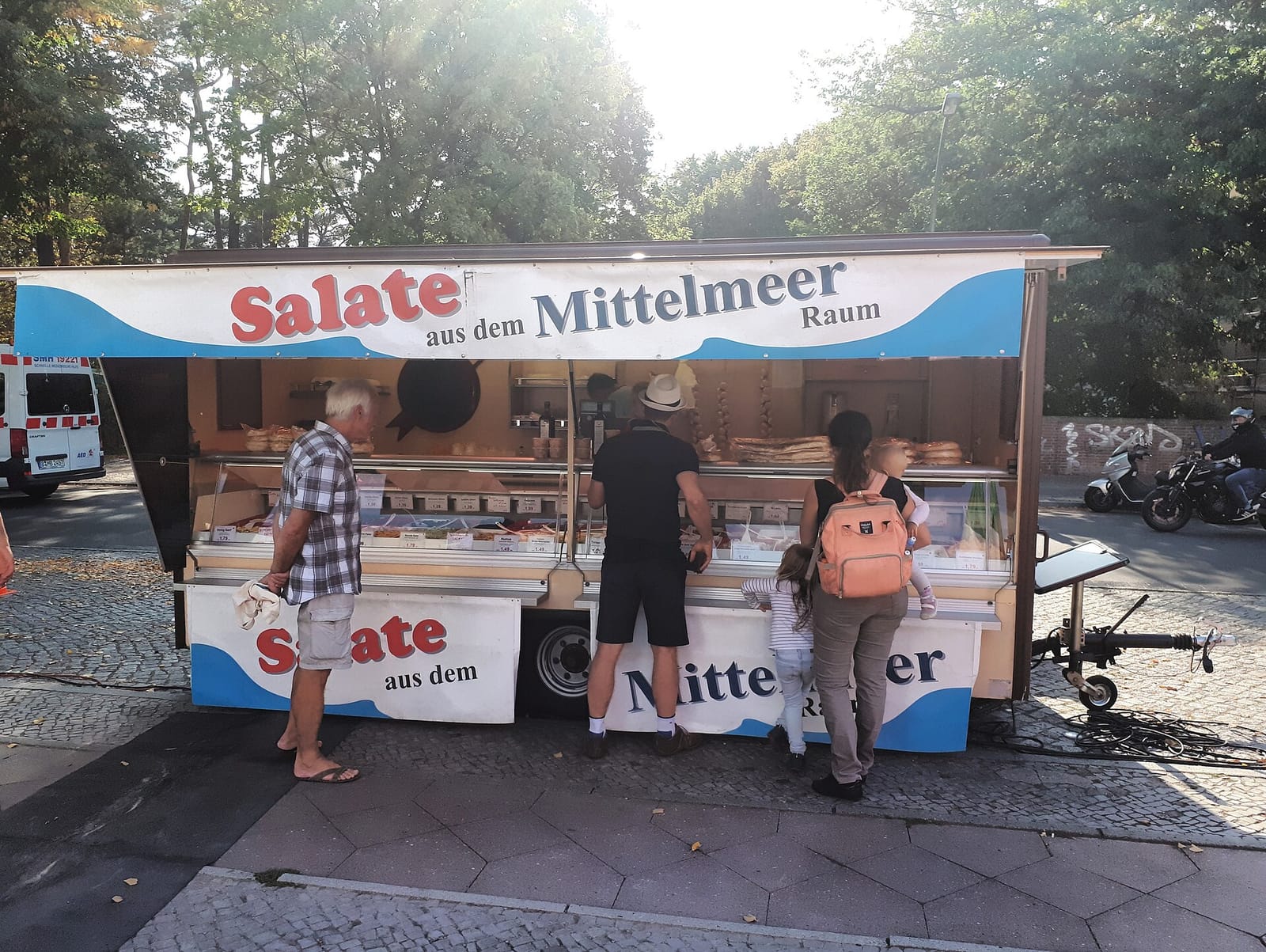 Toms Kaffeerösterei-Cafe und freche frisch geröstete Kaffeebohnen im U-Bahnhof Onkel Toms Hütte in Berlin Zehlendorf photo 3