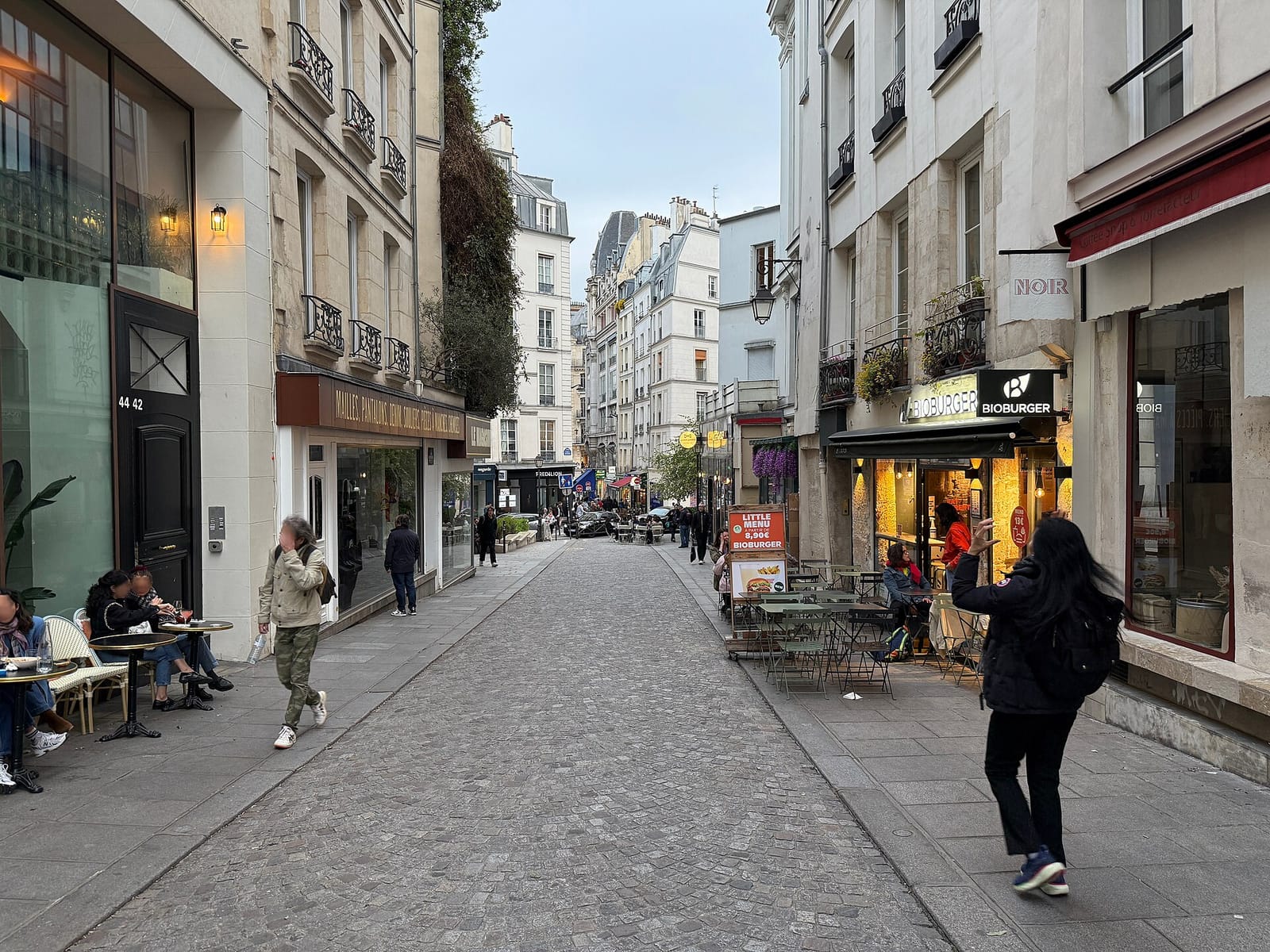 Noir Coffee Shop - Sentier photo 2