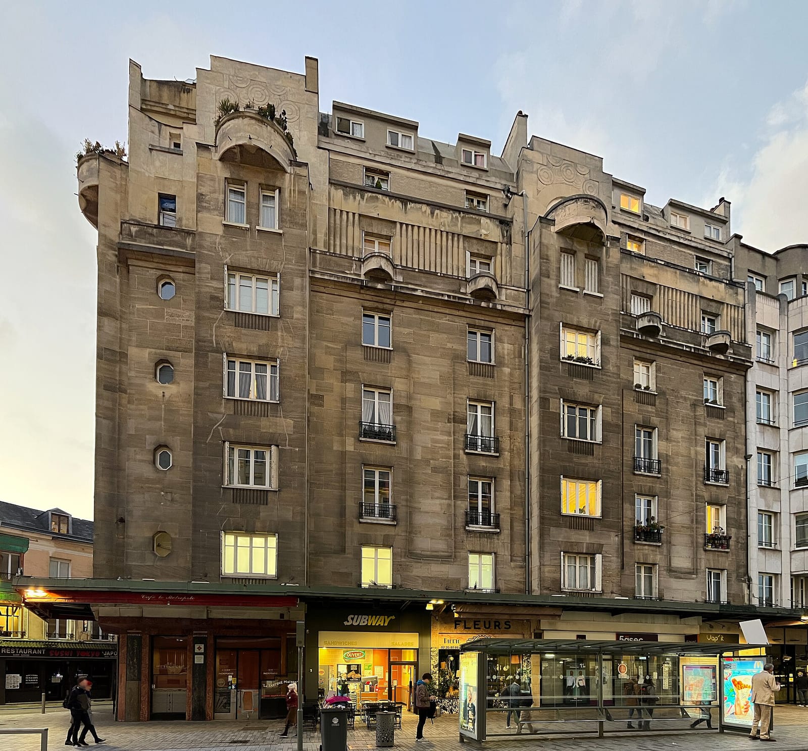 Le Metropole Cafe photo 2