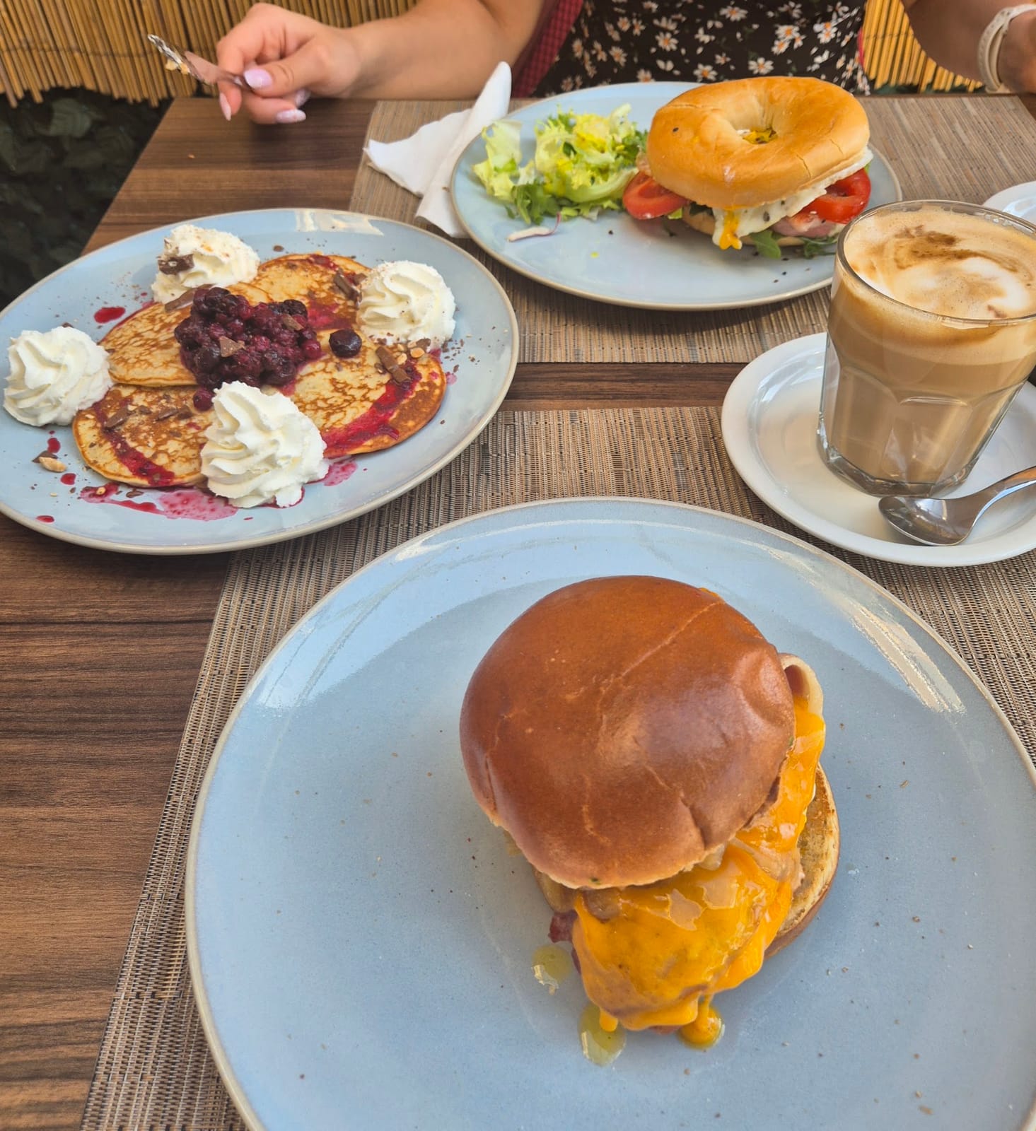 Qué Rico Cafe & Bar