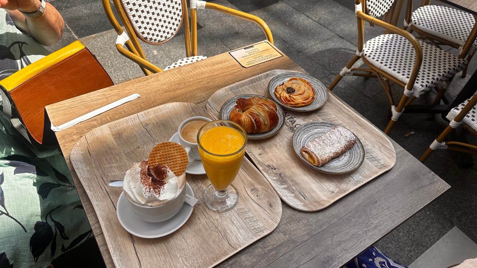 Santagloria Coffee & Bakery