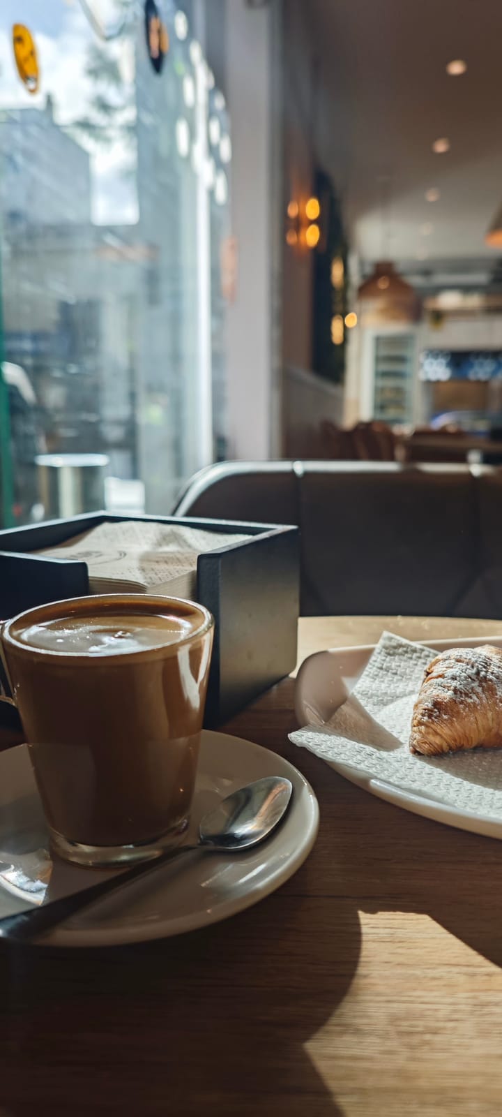 Vivari Coffee & Bakery