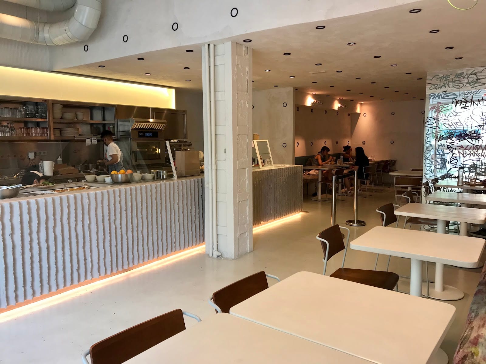 chia – Healthy Food, Coffee & Brunch