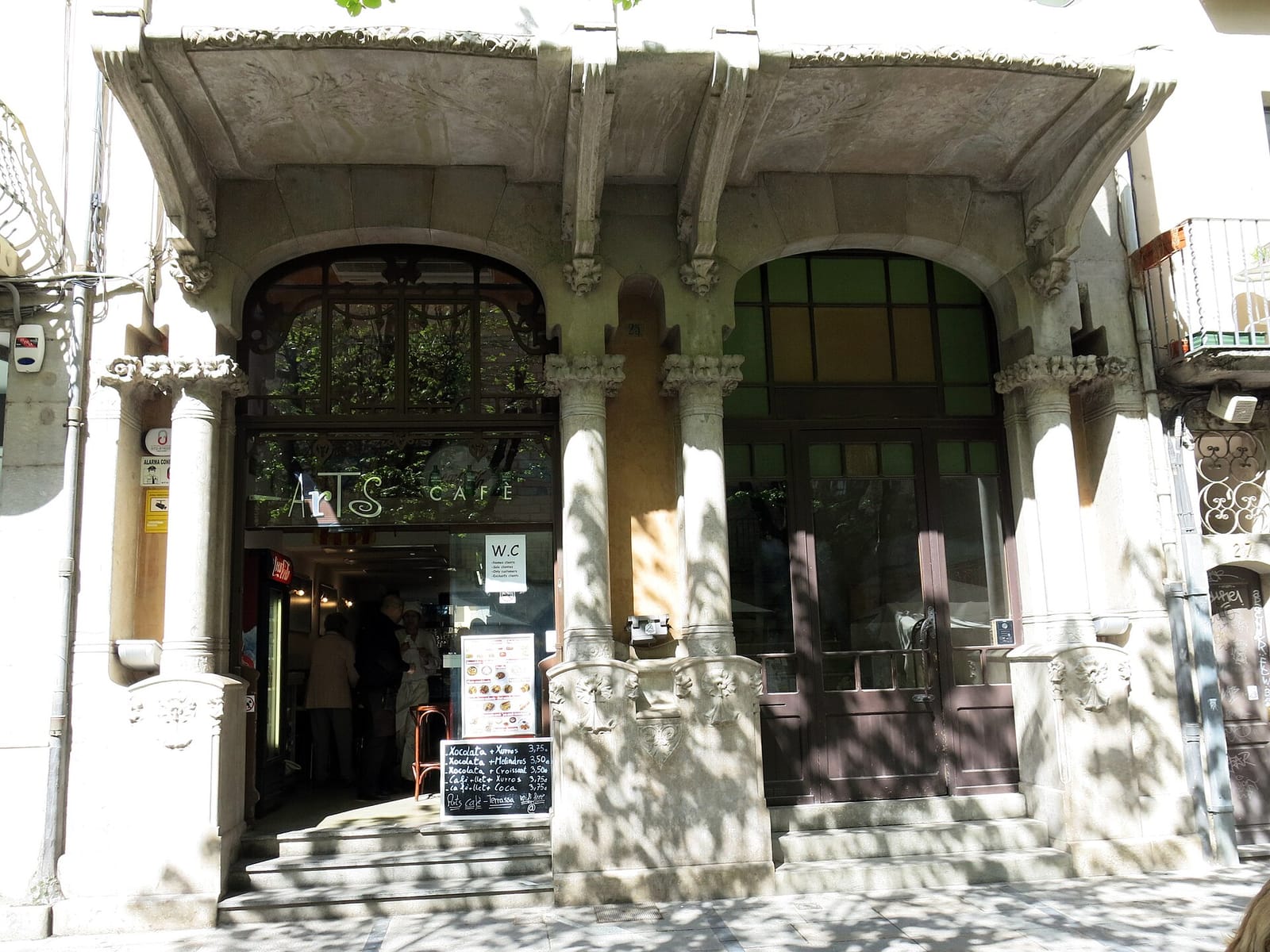 Domestique Cafe photo 4