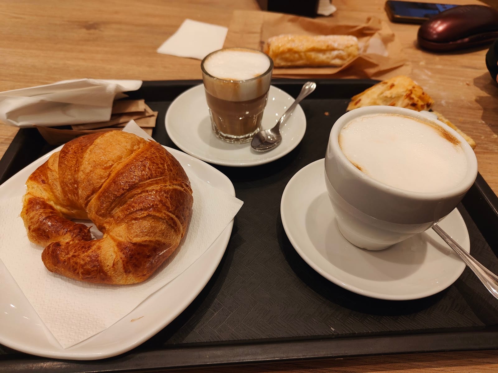 Vivari Coffee & Bakery