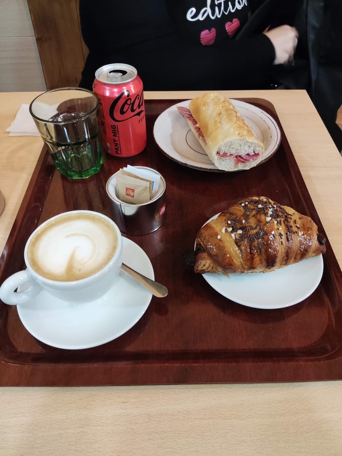 Más Café: Drink Coffee & Chill