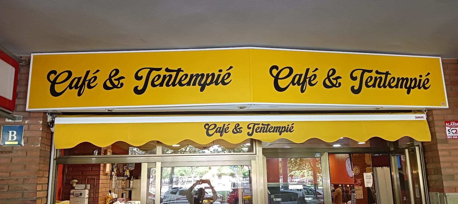 CAFE & TENTEMPIÉ