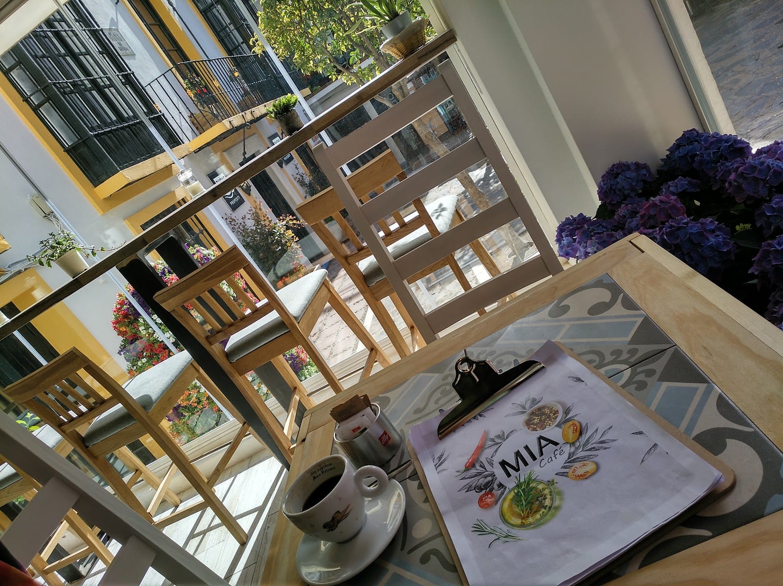 MIA CAFE - Tapas & Bar