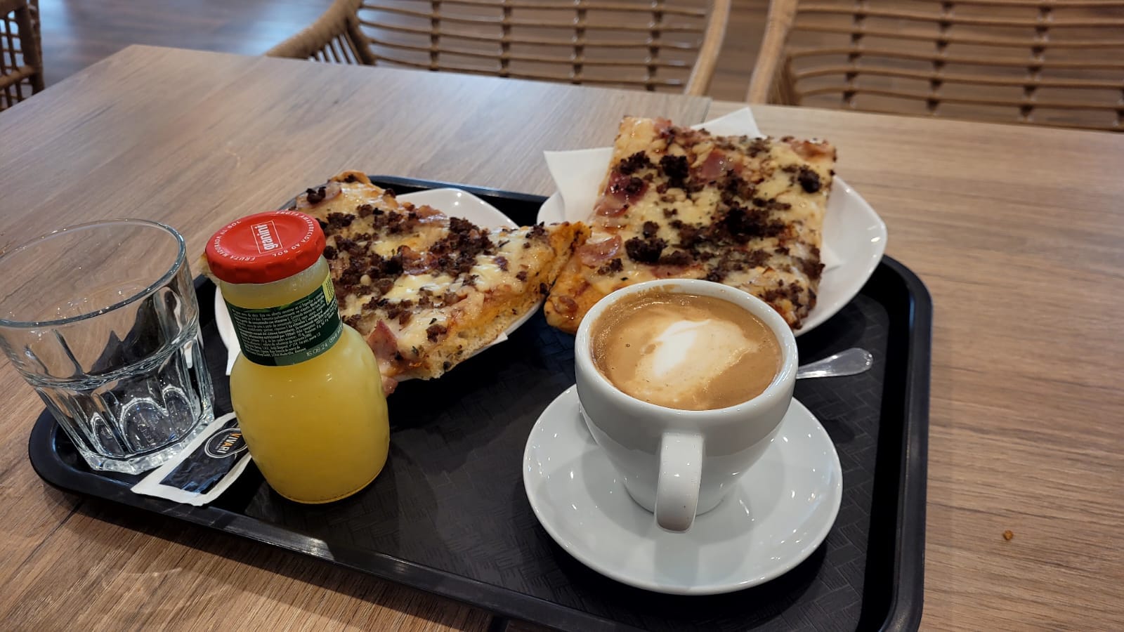 Vivari Coffee & Bakery