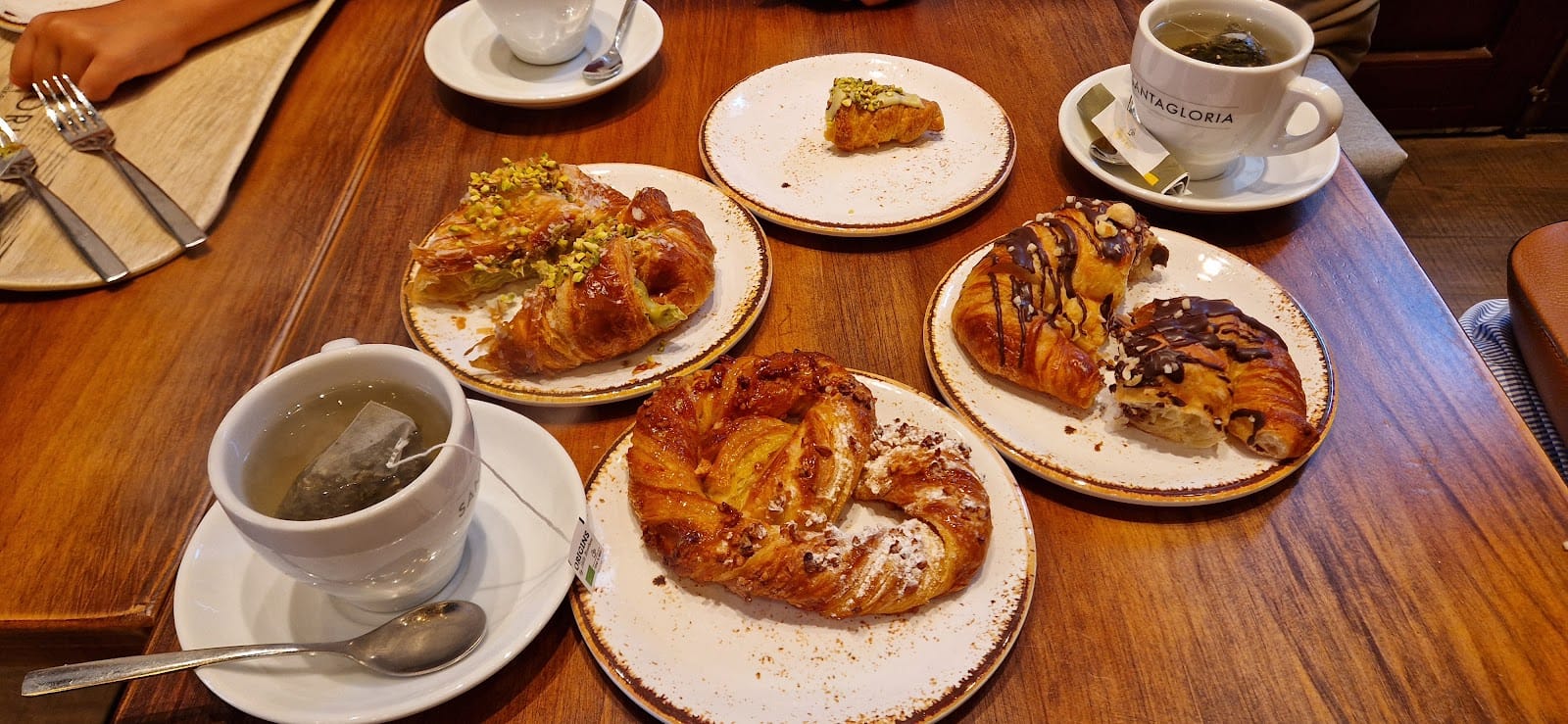 Santagloria Coffee & Bakery