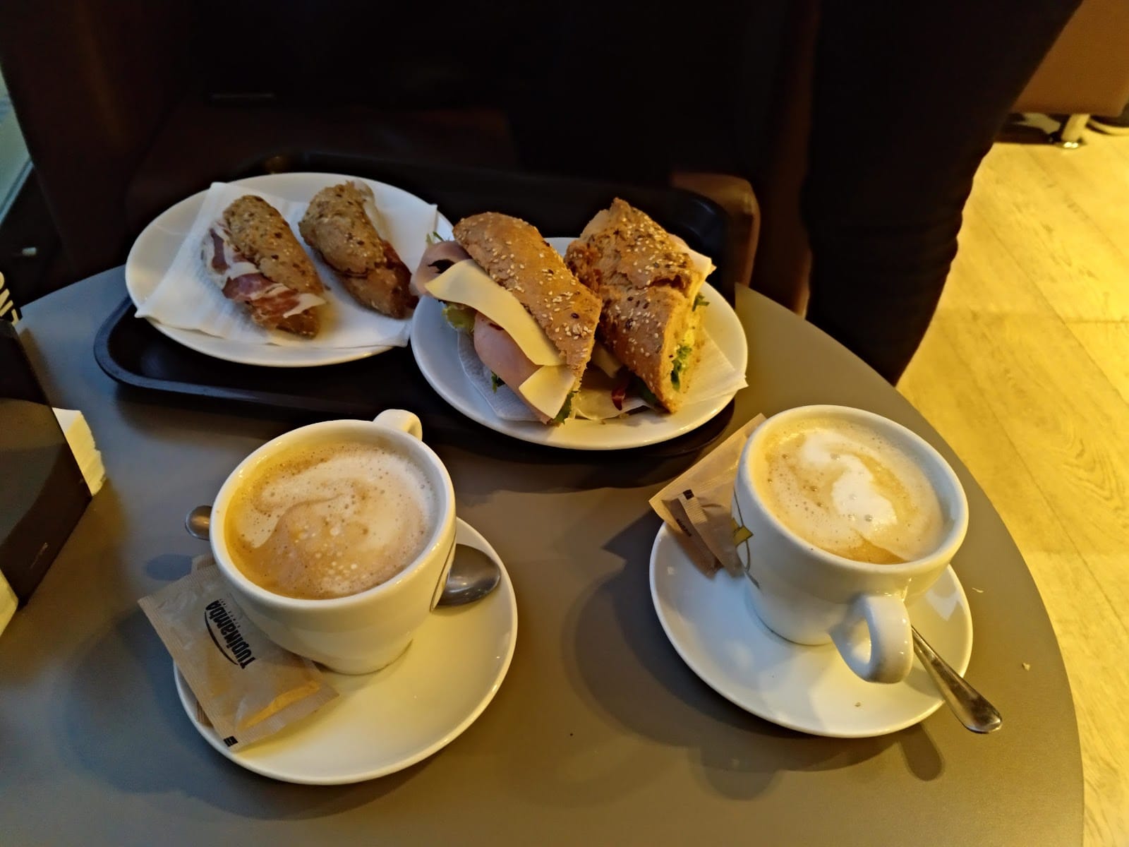 Vivari Coffee & Bakery