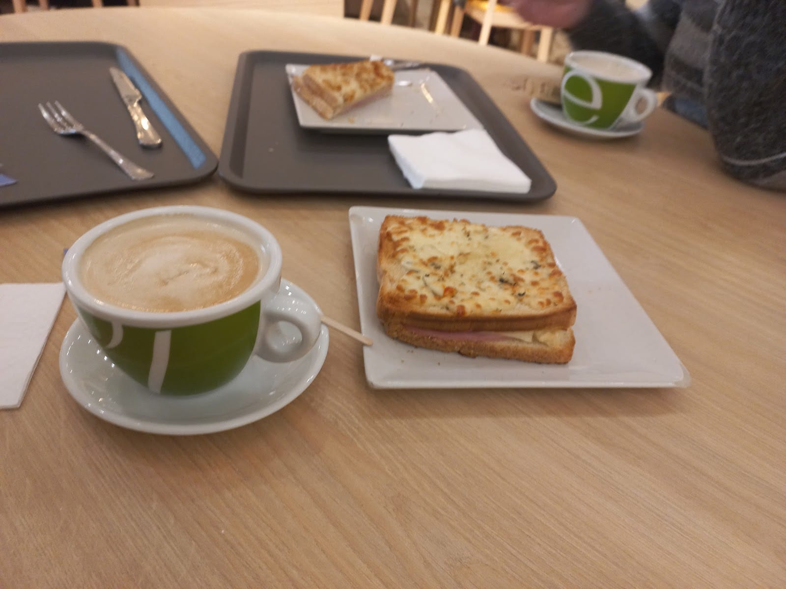 Vivari coffee & Bakery