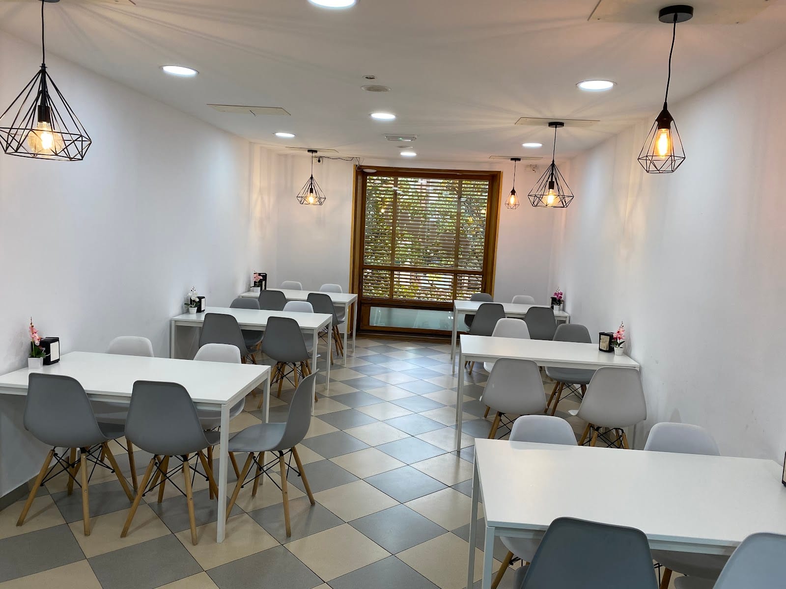 Oromo Cafe y Poke - Cafe de especialidad, hamburguesas y Poke Bowls en Torrelavega