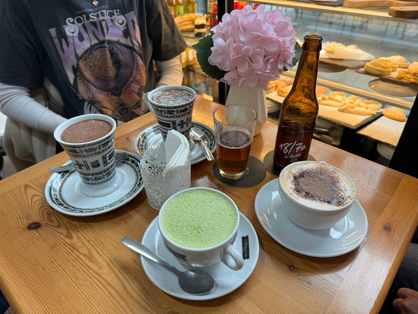 Grey Cat - Félix Coffee & Bakery