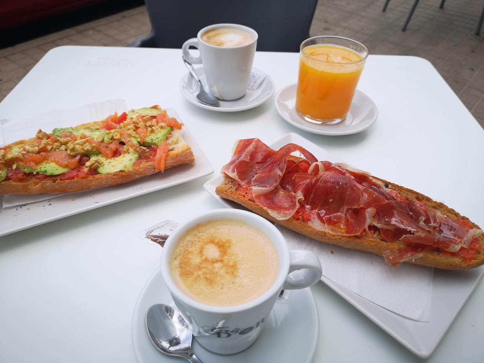 Cruixent pa i cafè