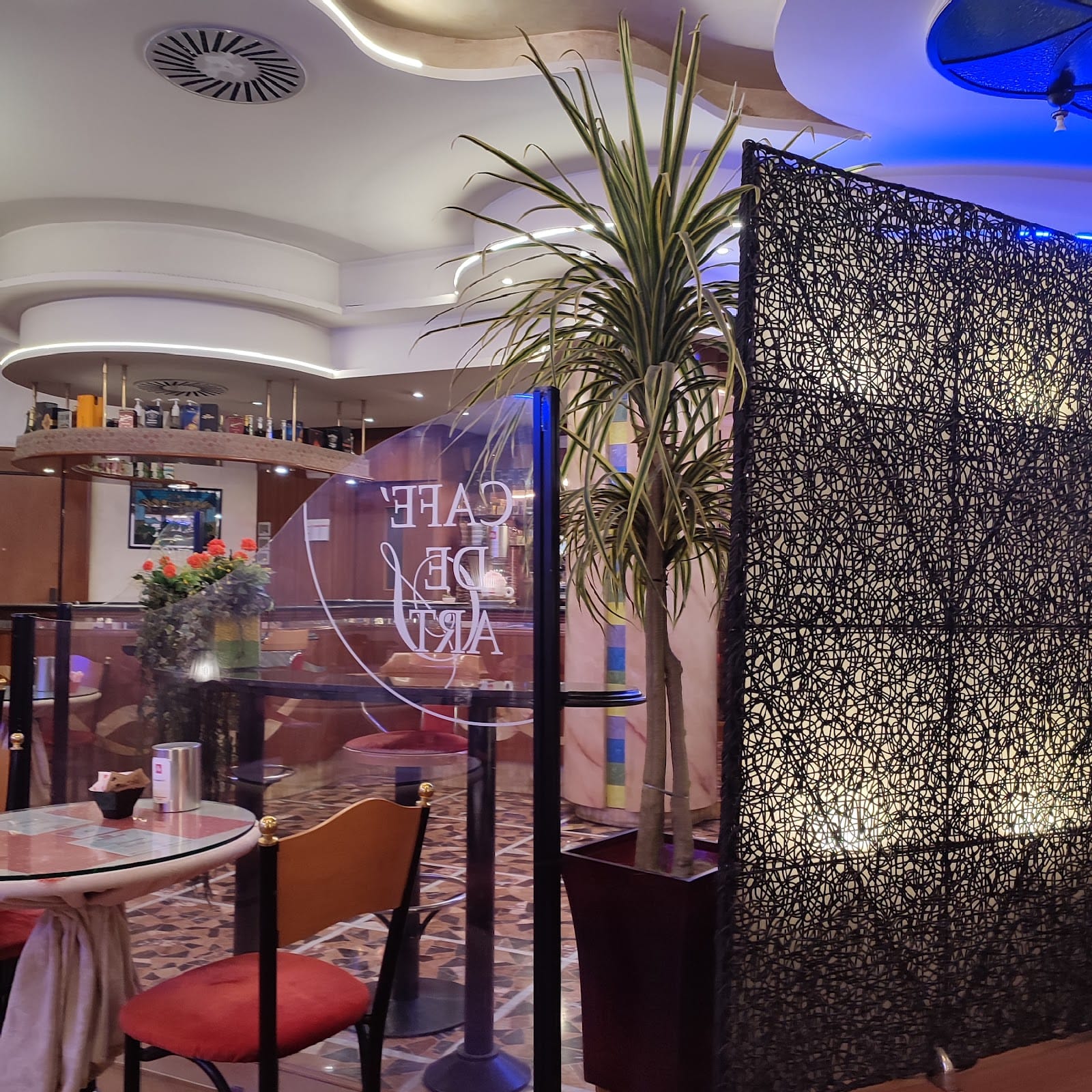 Cafe' Des Arts